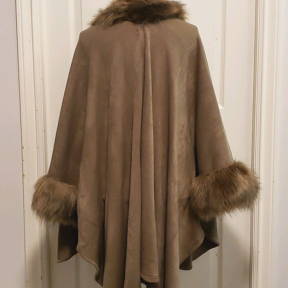 Faux Fur Knit Poncho - Picture 5 of 5